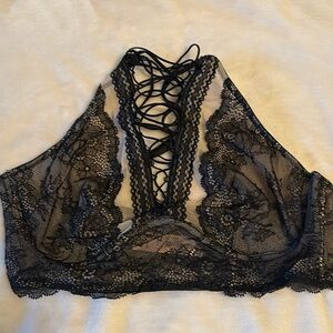 Victoria’s Secret Very Sexy Bralette
Med.